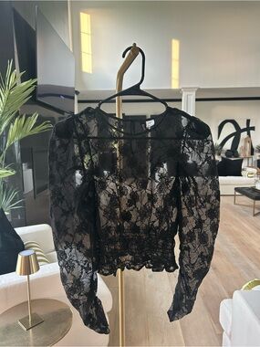 Divided Black Floral Lace Puff-Sleeve Top
